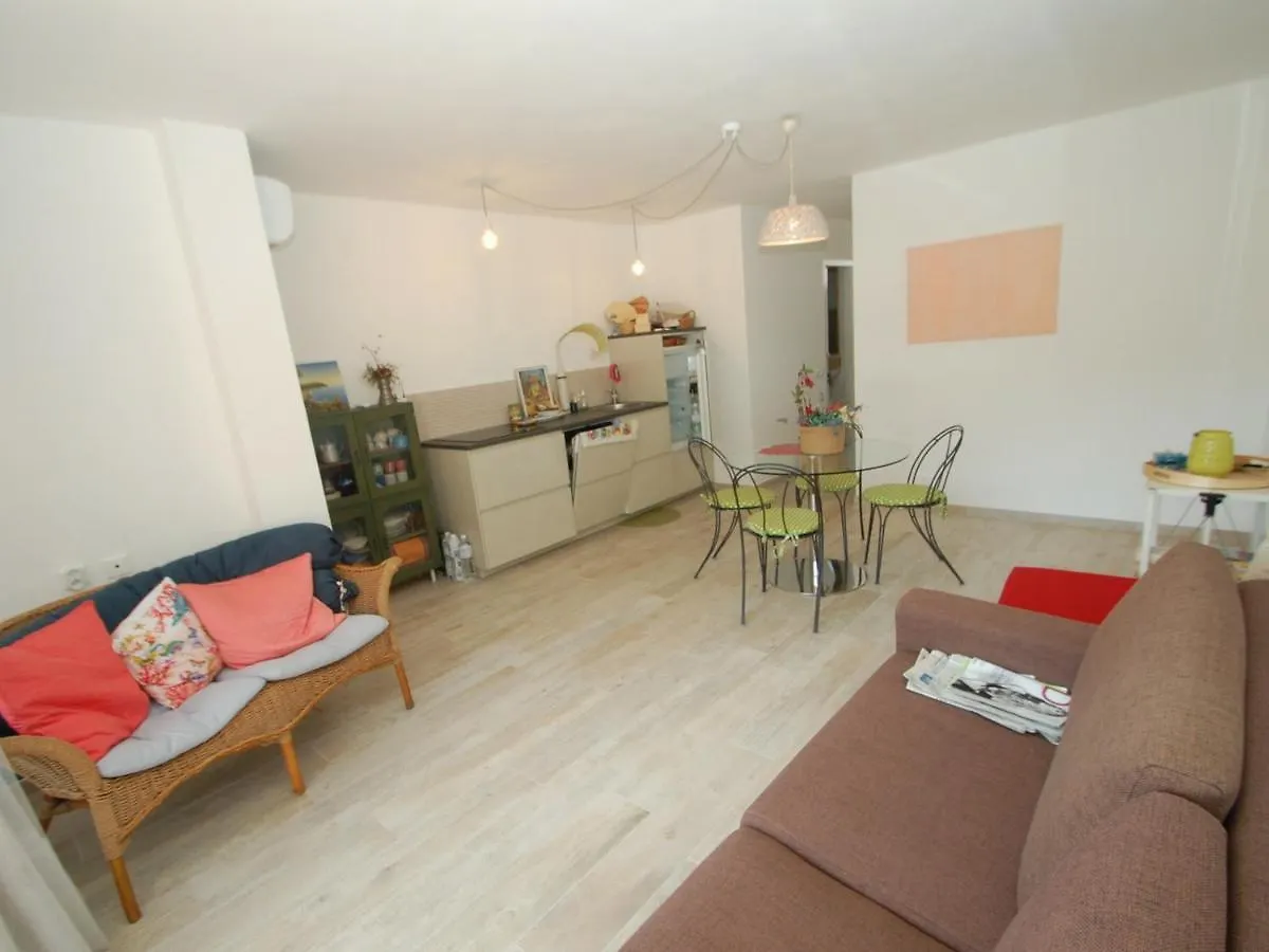 Beau 3P Renove Avec Terrasse, Parking Prive Et Climatisation - Fr-1-196-267 Apartment Menton